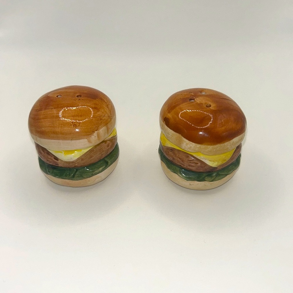 Vtg Cheeseburger Hamburger Ceramic Earthenware Salt & Pepper Shakers